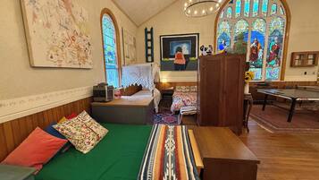3 bedrooms, iron/ironing board, travel cot, free WiFi
