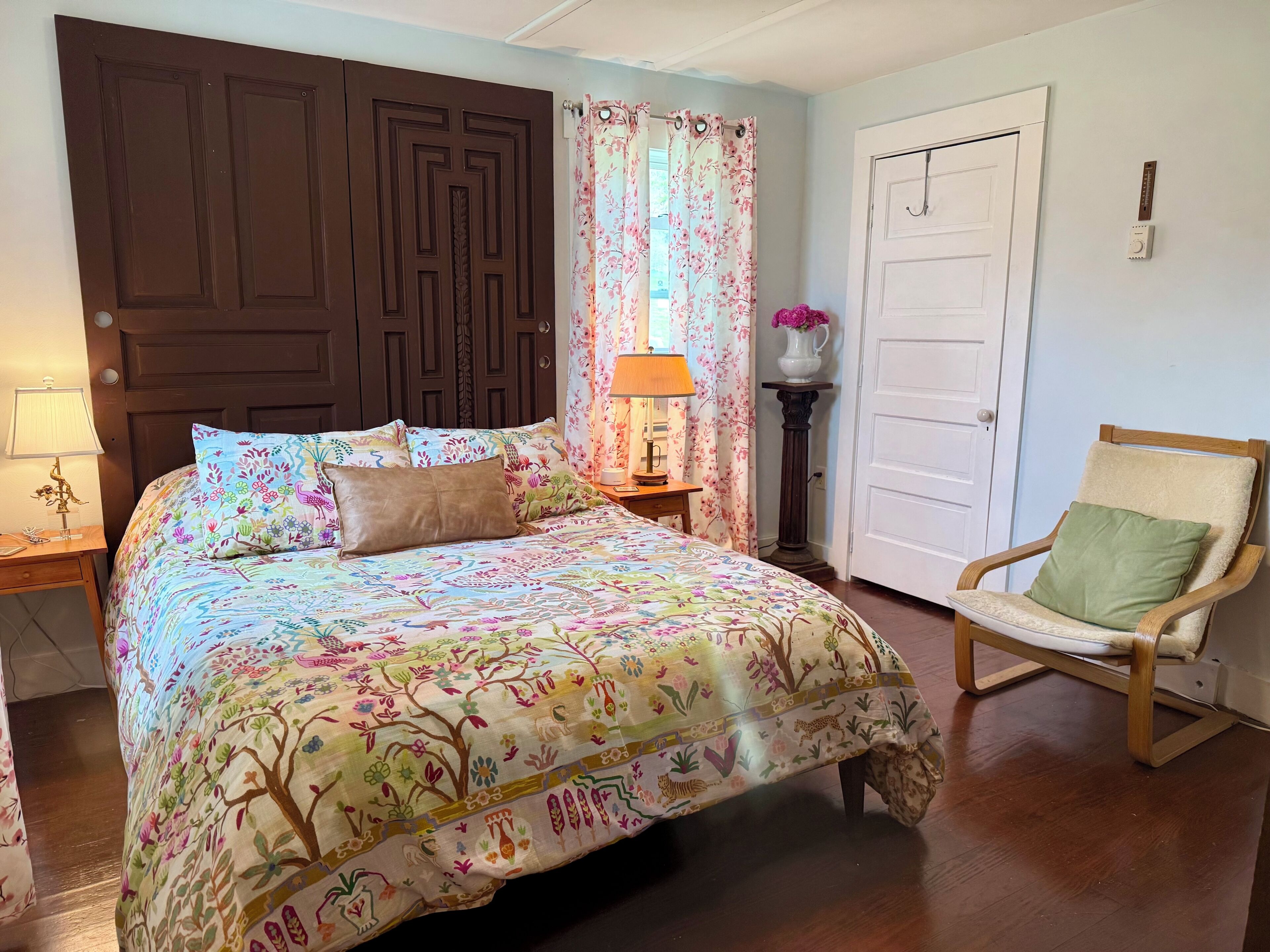3 bedrooms, iron/ironing board, travel cot, free WiFi