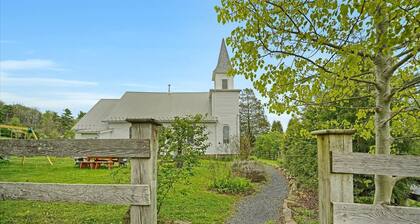 Peaceful Fun Church House, Sleep 8+, FreeParking, 19 miles Penn State University