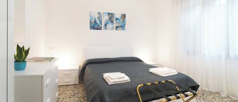 2 bedrooms, in-room safe, travel crib, WiFi (free)