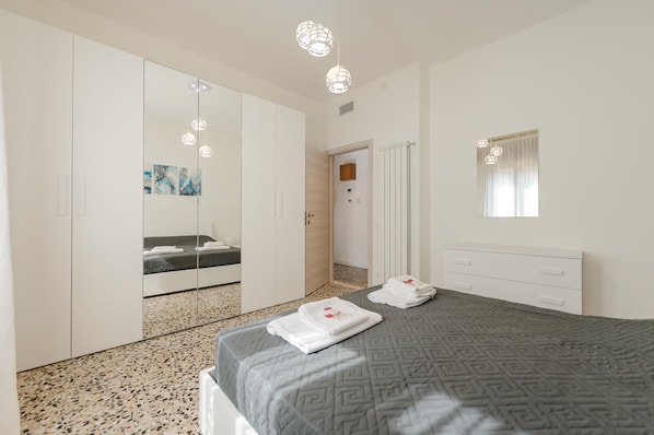 2 bedrooms, in-room safe, travel crib, free WiFi