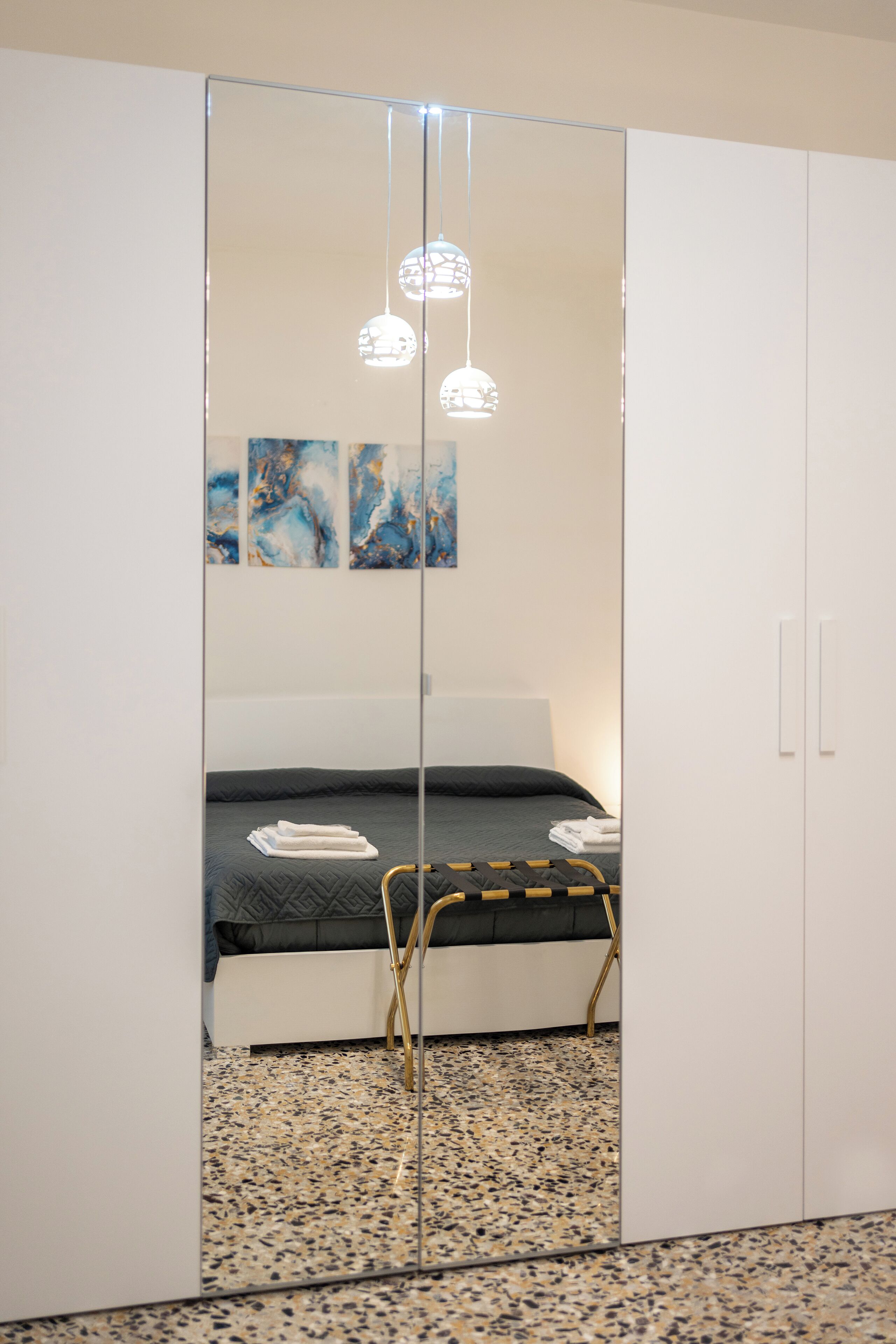 2 bedrooms, in-room safe, travel crib, WiFi (free)