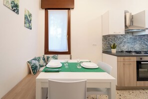 Dining - Al Pettirosso: renovated with private parking, very close to Venice (Venezia)