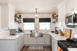 Fridge, microwave, oven, stovetop - Stylish Craftsman w/ Garden Oasis near USC & SOFI (Los Angeles)