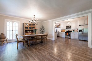 Fridge, microwave, oven, stovetop - Stylish Craftsman w/ Garden Oasis near USC & SOFI (Los Angeles)