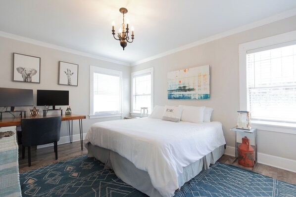 3 bedrooms, desk, iron/ironing board, free WiFi