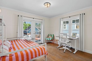 2 bedrooms, desk, iron/ironing board, free WiFi