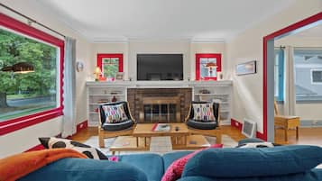 Smart TV, books, stereo