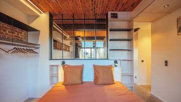 1 slaapkamer, een strijkplank/strijkijzer, wifi, beddengoed