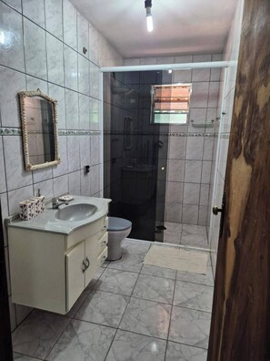 Shower - Farm with swimming pool, fireplace and gourmet space surrounded by greenery. (Ibiúna)