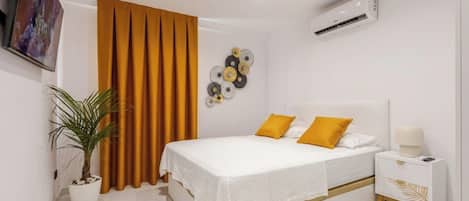 2 bedrooms, in-room safe, iron/ironing board, WiFi