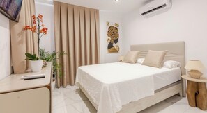 2 bedrooms, in-room safe, iron/ironing board, WiFi