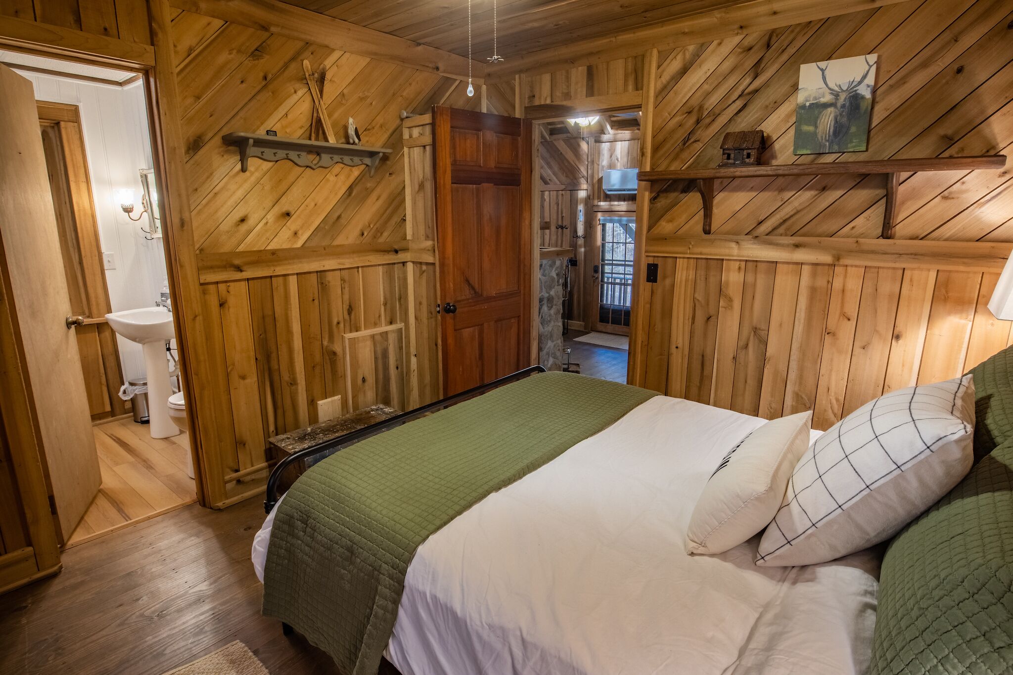 3 bedrooms, desk, free WiFi, bed sheets