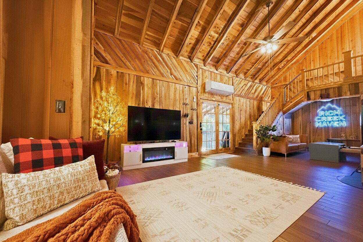 Älytelevisio, pöytäjalkapallopöytä, kirjoja