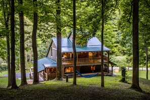 Exterior - Rich Creek Wilderness Cabin Retreat · Off-Grid Family Haven (Ansted)