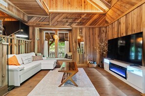 Smart TV, futbolito y libros 