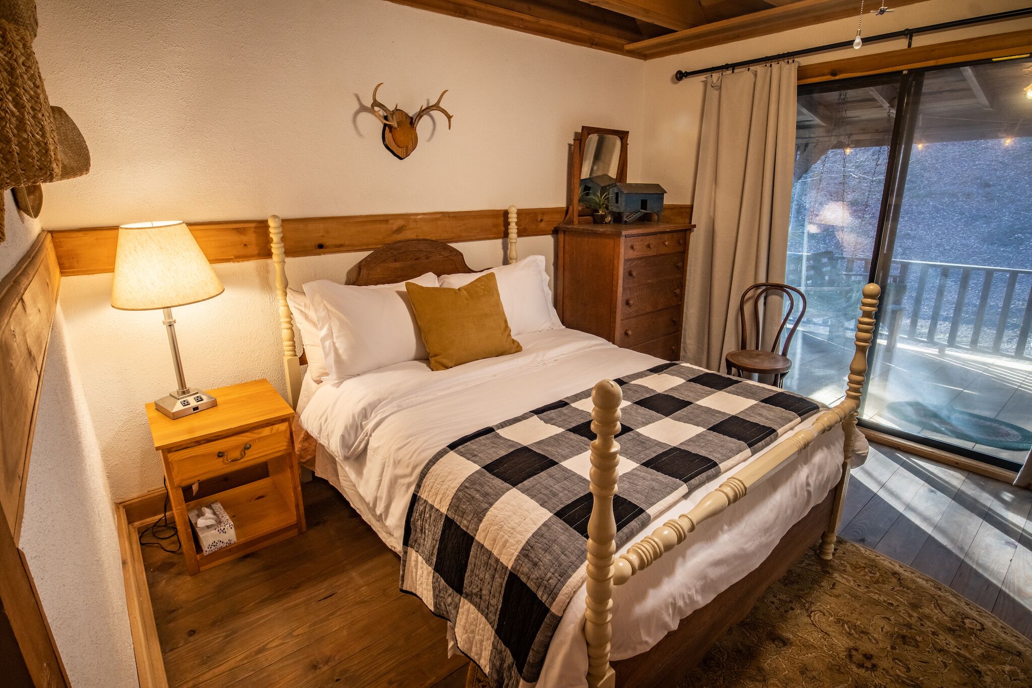 3 chambres, bureau, Wi-Fi gratuit, draps fournis