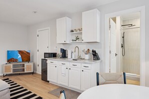 Interior - Chic & Cozy Studio | King Bed + Sleeper (Tempe)