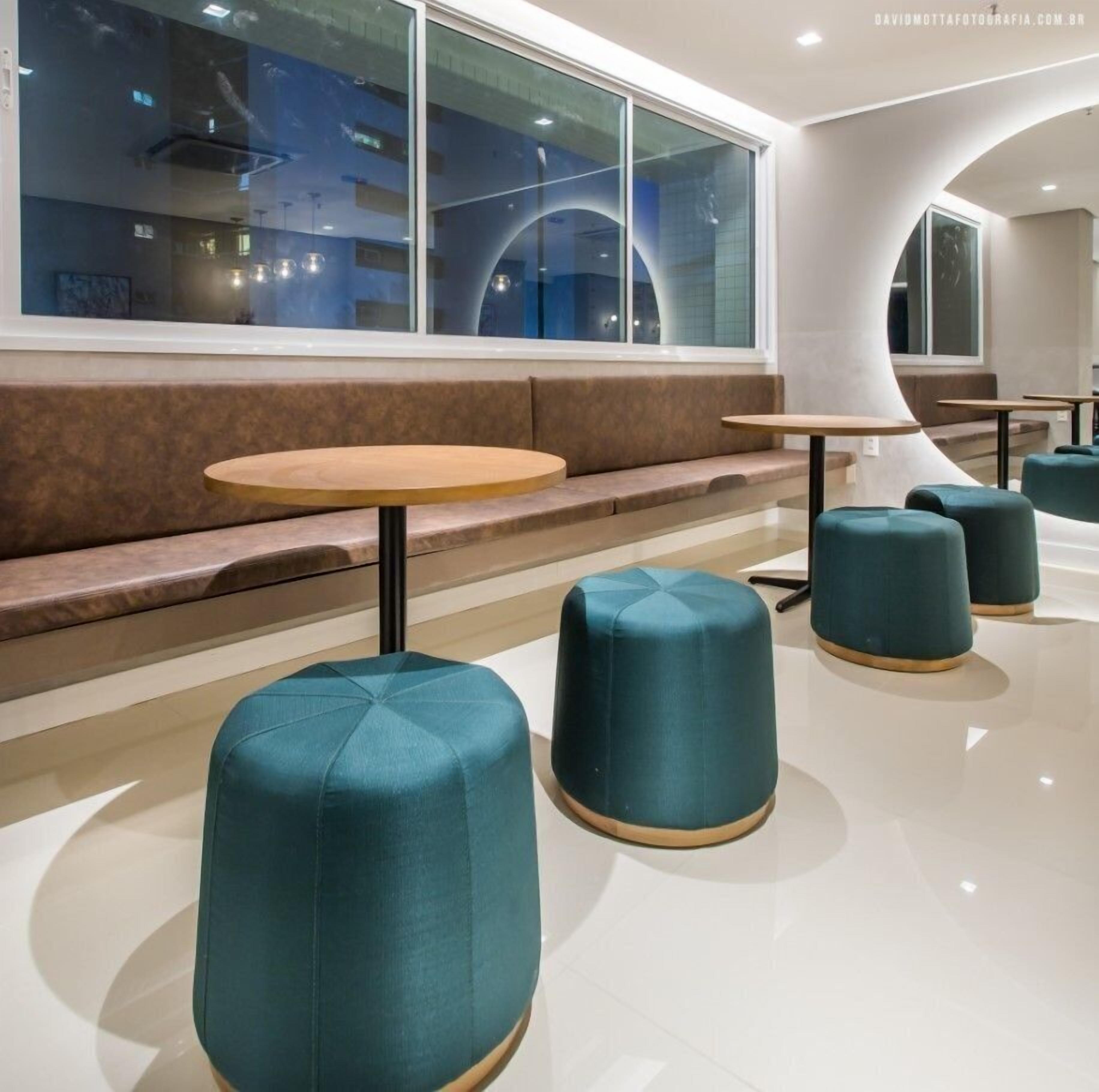 Deluxe Studio, 1 Queen Bed, City View | Interior