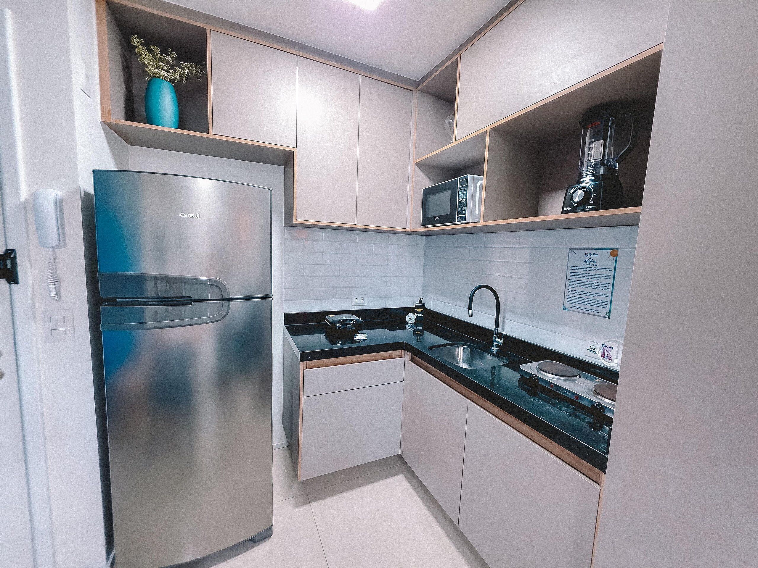 Studio Deluxe, 1 giường cỡ queen, quang cảnh thành phố | Bếp riêng | Tủ lạnh, lò vi sóng, dụng cụ nấu nướng/bát dĩa/dao nĩa 