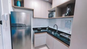 Deluxe Studio, 1 Queen Bed, City View | Private kitchen | Fridge, microwave, cookware/dishes/utensils