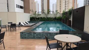 Studio Deluxe, 1 grand lit, vue ville | Piscine