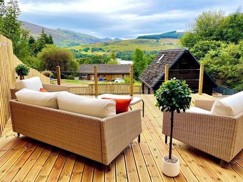 Self Catering Holiday Chalet in Lochearnhead, Mountain and Loch Views, Log Fire