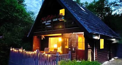 Self Catering Holiday Chalet in Lochearnhead, Mountain and Loch Views, Log Fire