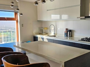 Microwave, oven - Luxury Cayma 2 - The best view without leaving the city (Arequipa)