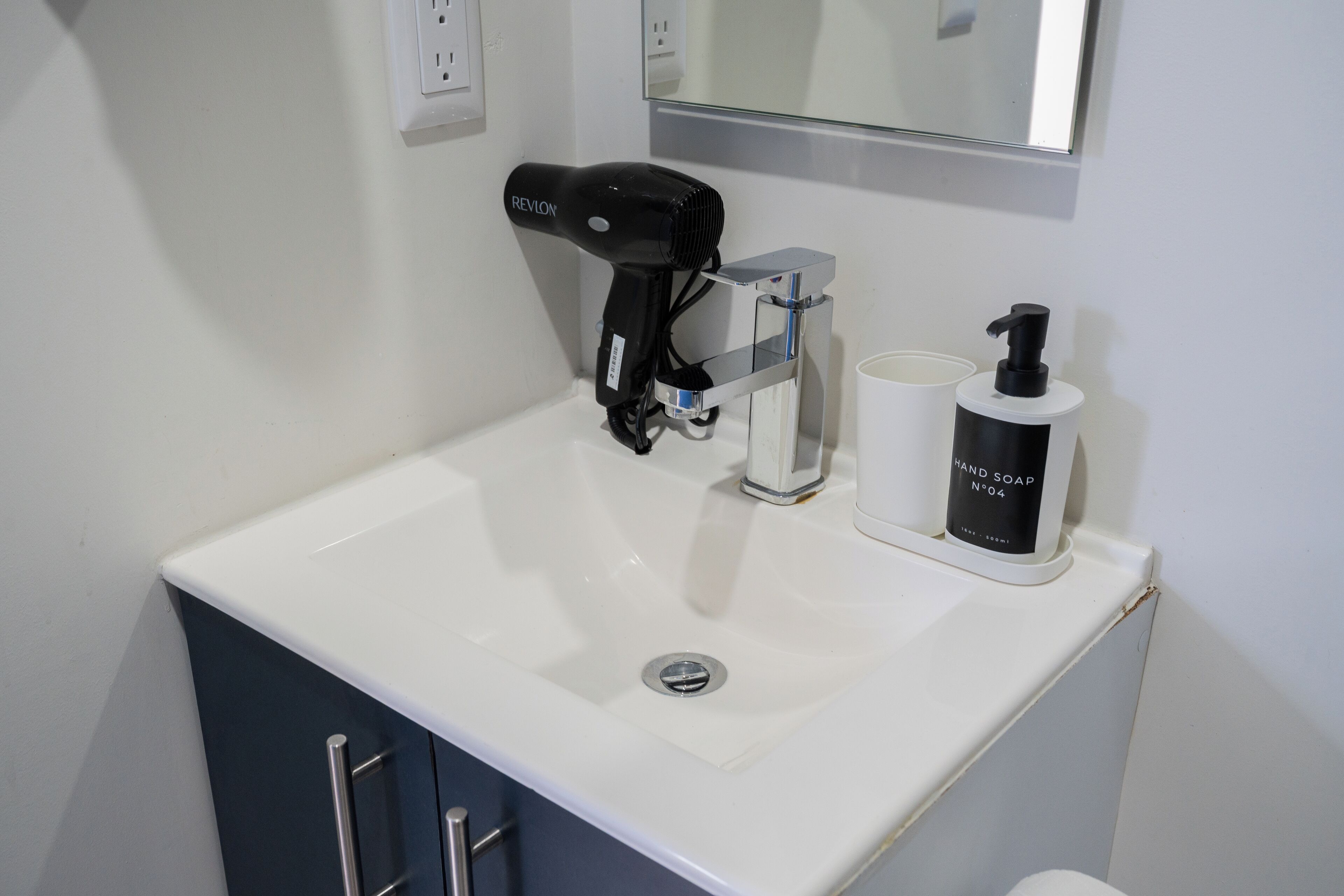 Comfort Apartment, 1 King Bed with Sofa bed | Bathroom | Shower, hair dryer, towels, soap