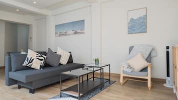 Appartement Confort, 3 chambres | Coin séjour | TV connectée de 55 pouces avec chaînes numériques
