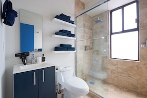 Comfort Apartment, 2 Bedrooms | Bathroom | Shower, hair dryer, towels, soap - ZIELO Rentals Brasil (Mexico City)