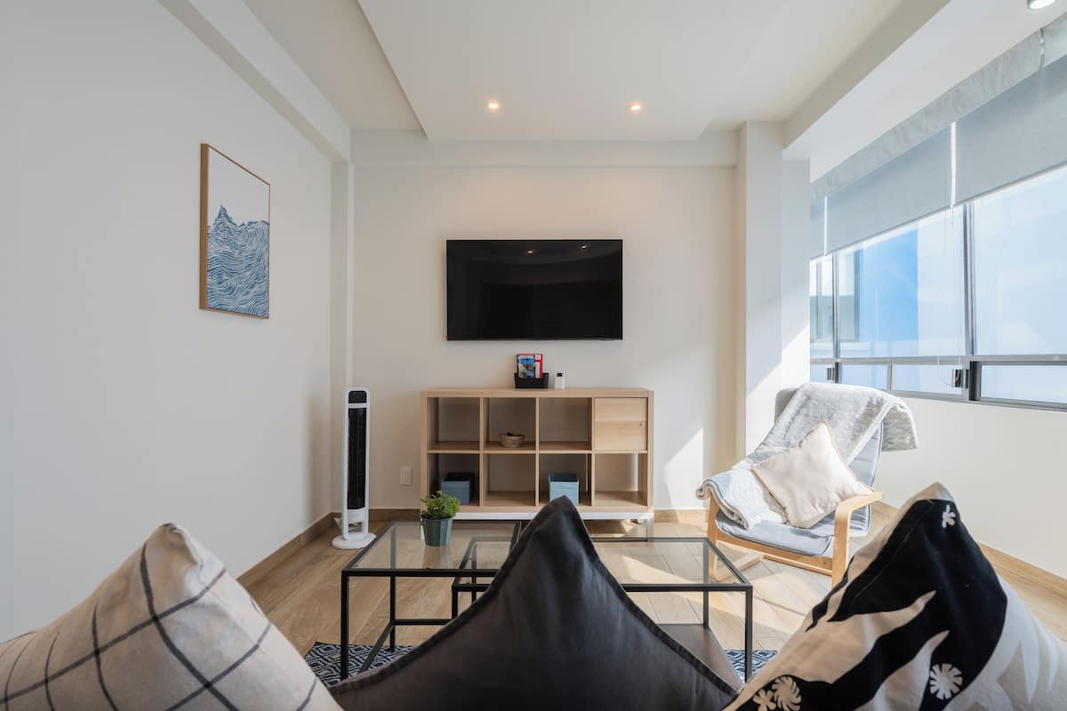 Comfort Apartment, 3 Bedrooms | In-room safe, laptop workspace, blackout drapes, iron/ironing board