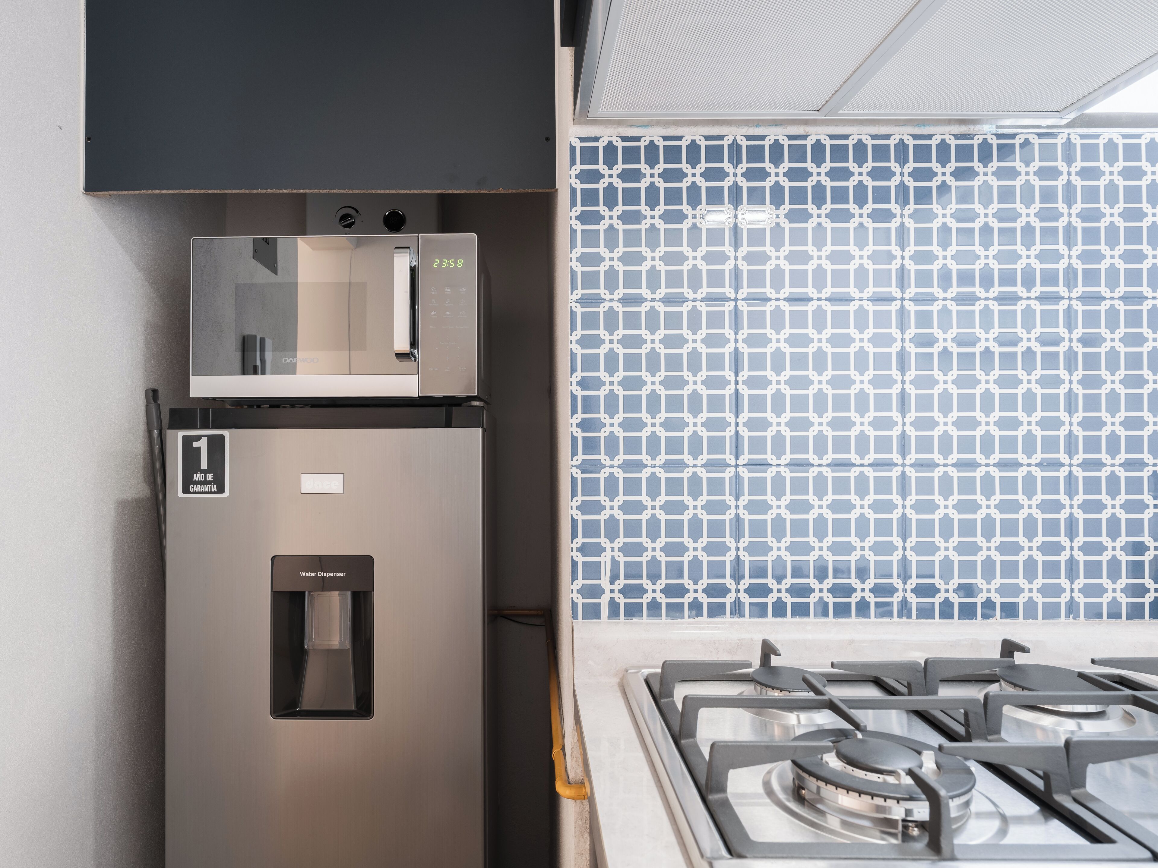 Comfort Apartment, 3 Bedrooms | Private kitchen | Full-sized fridge, microwave, stovetop, toaster