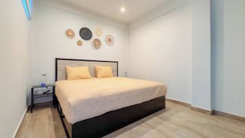 Departamento Confort, 3 habitaciones | Caja de seguridad en la habitación y espacio para trabajar con laptop