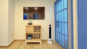Apartamento conforto, 1 cama King e sofá-cama | Área de estar | Impressoras
