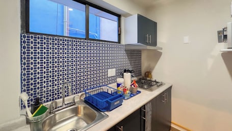 Comfort Apartment, 1 King Bed with Sofa bed | Private kitchen | Full-size fridge, microwave, stovetop, toaster