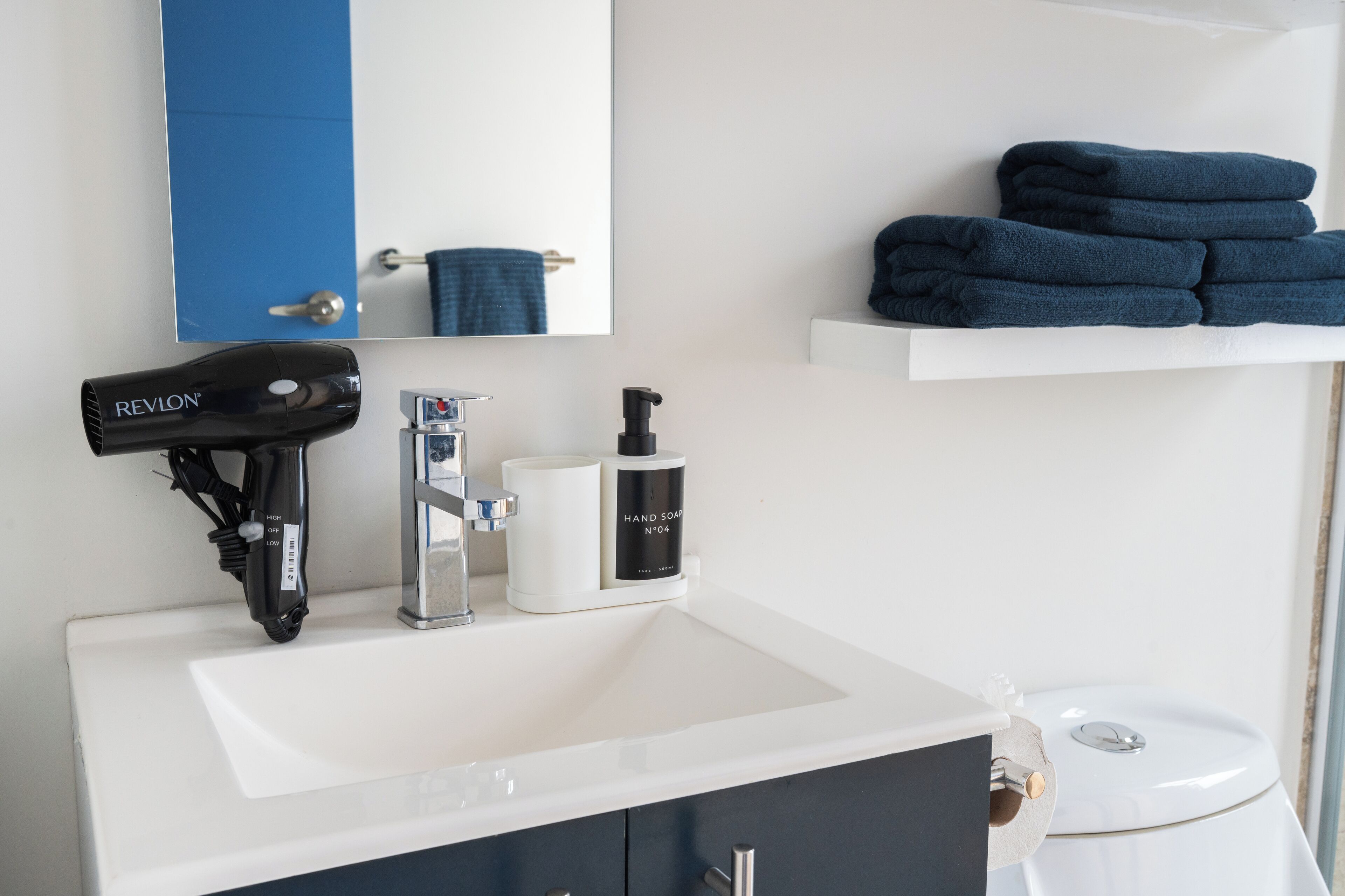 Departamento Confort, 2 habitaciones | Baño | Regadera, secadora de cabello, toallas, jabón 