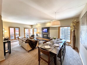 テレビ、暖炉、プリンター