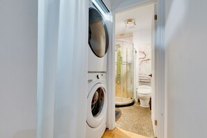 Shower, jetted tub, hair dryer, towels