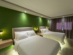 7 chambres, coffres-forts dans les chambres, fer et planche à repasser