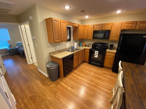 Cute comfortable, Pet, friendly,1-bedroom apartment in lovely Elizabethtown AC