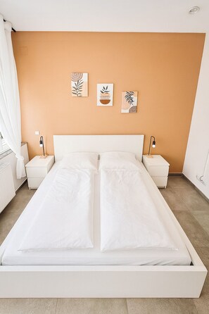 1 bedroom, iron/ironing board, internet, bed sheets