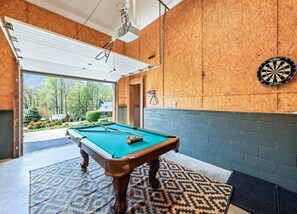 Games room - Majestic Grace-Spacious Style, Amazing Location! (Maggie Valley)