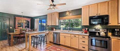 Refrigerador, microondas, horno y parrilla de estufa