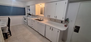 Oven, stovetop, dishwasher