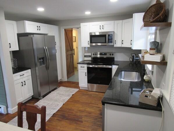 電子レンジ、オーブン、コンロ、食器洗い機