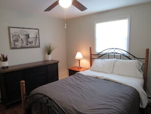 3 bedrooms, iron/ironing board, WiFi, bed sheets