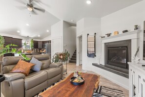 TV, fireplace