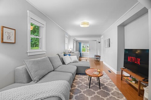 Serenity Haven, Entire Home, Fast Wi-Fi, Pets